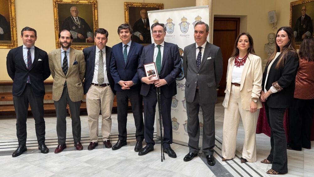 Tres abogados de Guadaliuris participan en el libro jurídico ‘La Feria en el Derecho’.