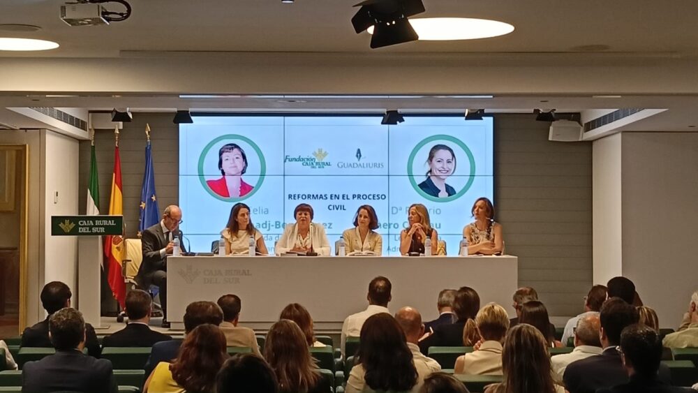 Guadaliuris reúne a la Judicatura sevillana en una jornada sobre las reformas procesales introducidas por la Ley Orgánica 1/2025.